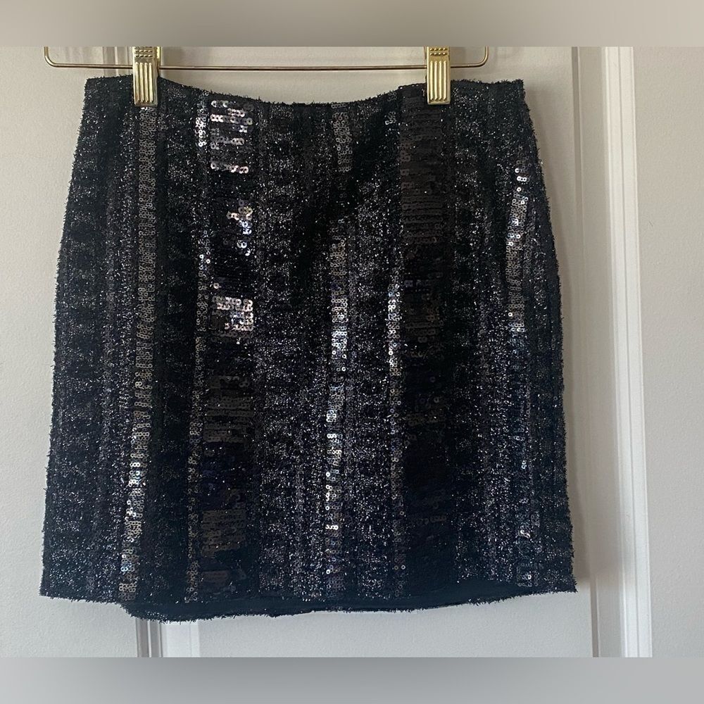 Express sequin mini skirt. - Picture 2 of 6